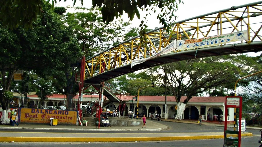 Puente peatonal Florencia